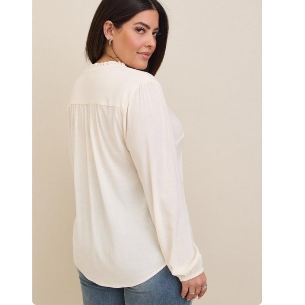 TORRID NWT Rayon Slub Peasant Long Sleeve Top - Picture 2 of 5